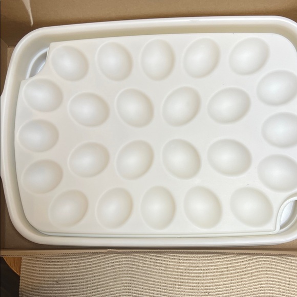 The Pampered Chef Chillzanne Server with Lid - Picture 4 of 5